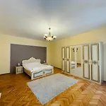 Londof Schei Apartments - Downtown