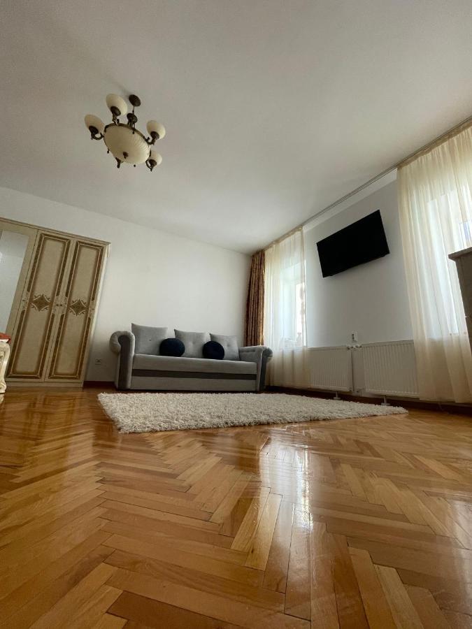 Londof Schei - Downtown * Brasov